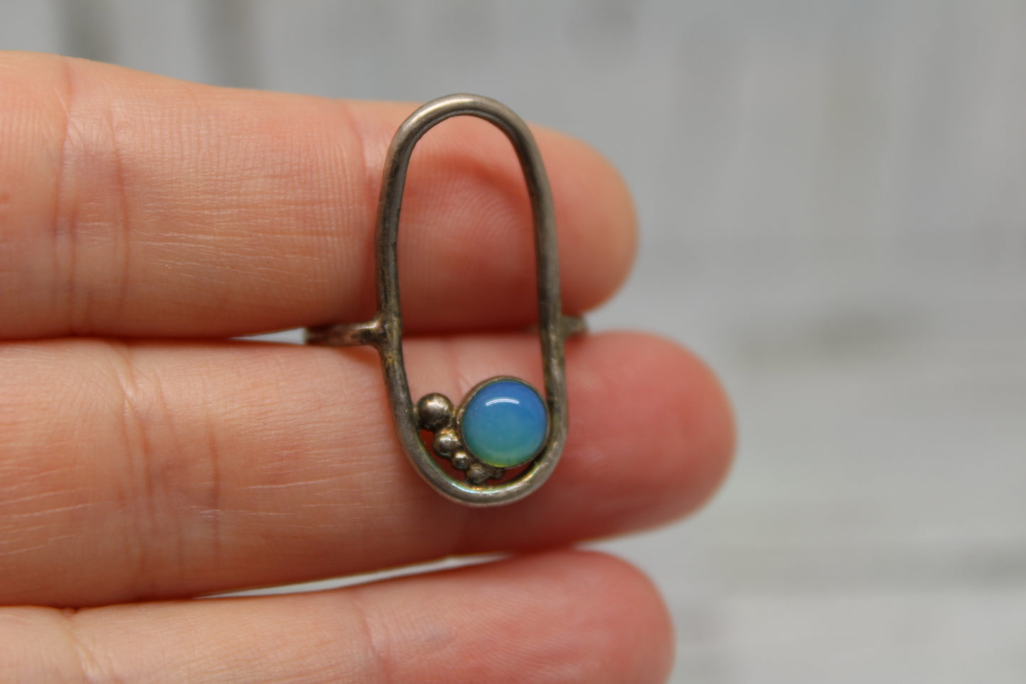 Open Oval Ring with Opal (Imitation)